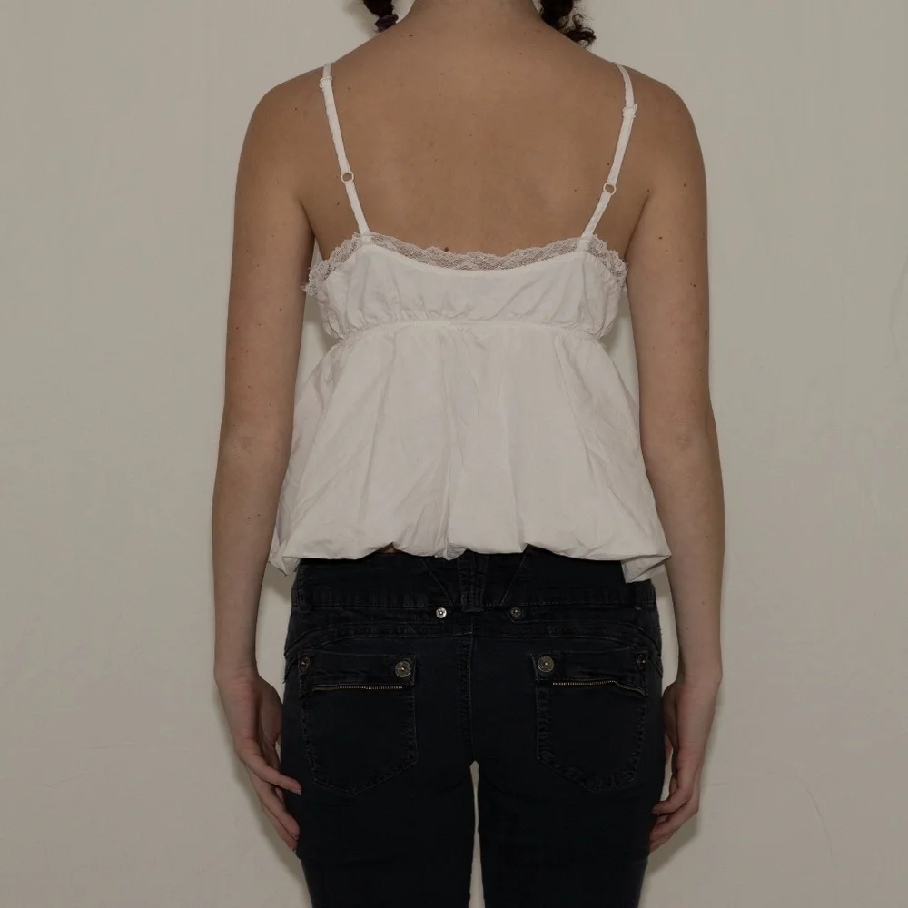 White bubble hem tank top w/ lace size medium polyester - Picture 3 of 5